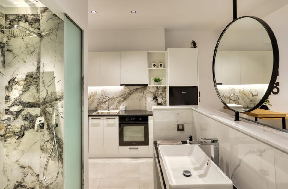 Shower, kitchen