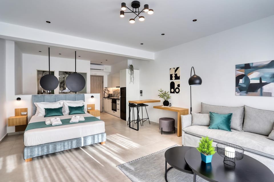 Bed, Photo of the whole room, Seating area, Dining area, air conditioner