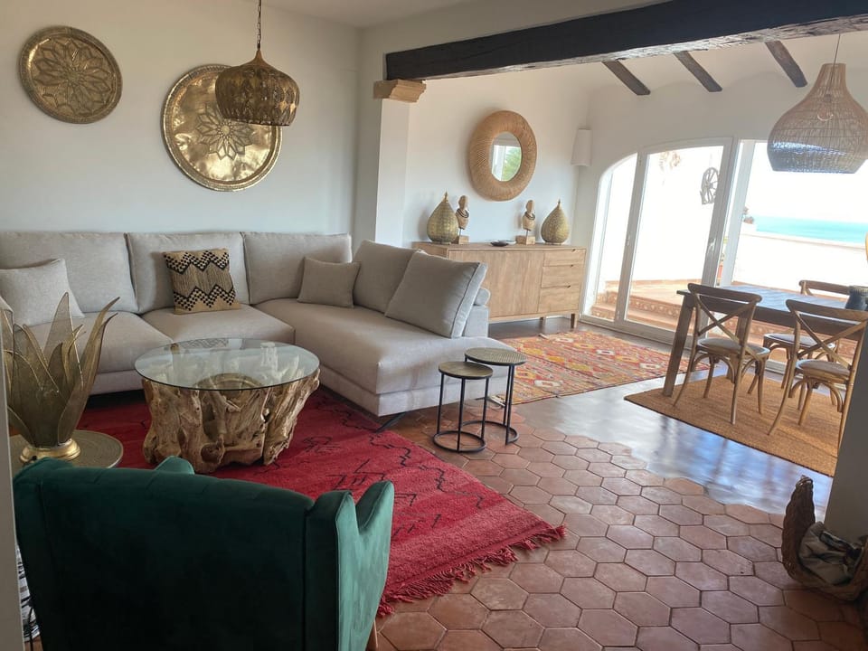 Communal lounge/ TV room, Living room, Seating area