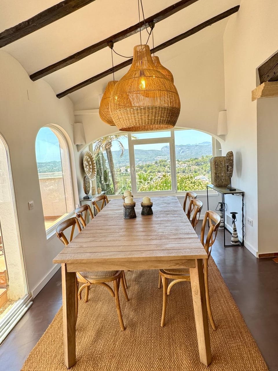 Natural landscape, Seating area, Dining area