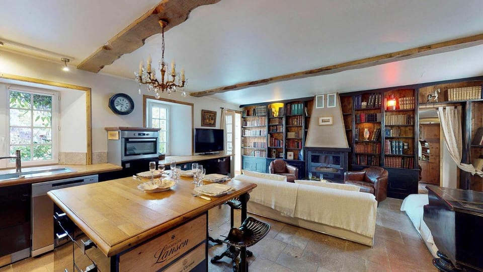 Communal lounge/ TV room, Library, TV and multimedia, Kitchen or kitchenette, Living room, Seating area, Dining area, Evening entertainment, minibar, pet friendly