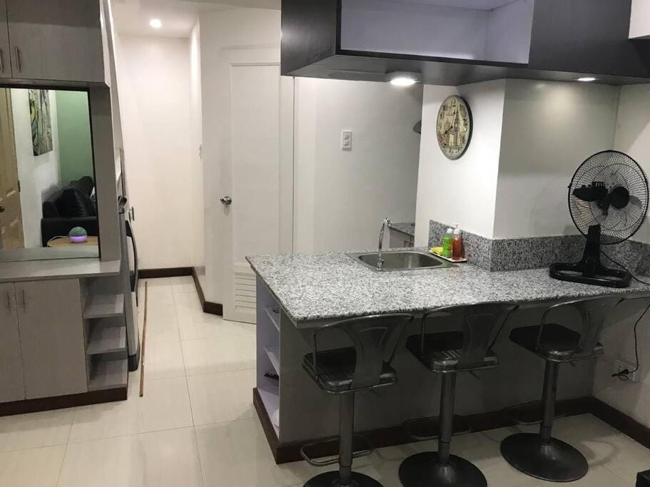 Loft Style Condo Unit in Makati with Netflix WIFI Apartment in Pasay