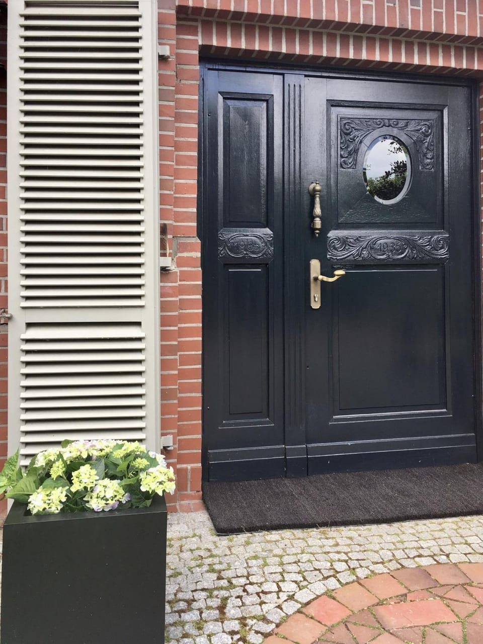 Property building, Facade/entrance