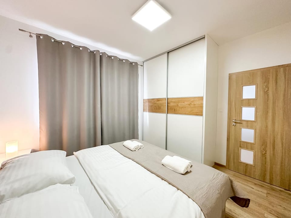 Bedroom, wardrobe