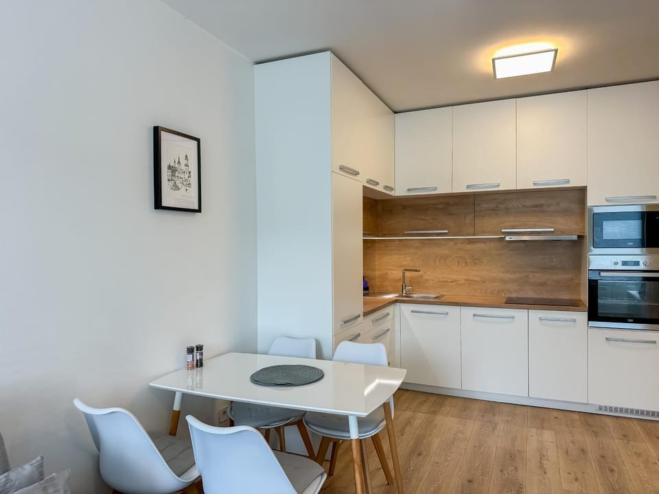 Kitchen or kitchenette, Seating area, Dining area