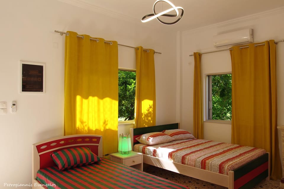 Bedroom, Garden view, fireplace, air conditioner
