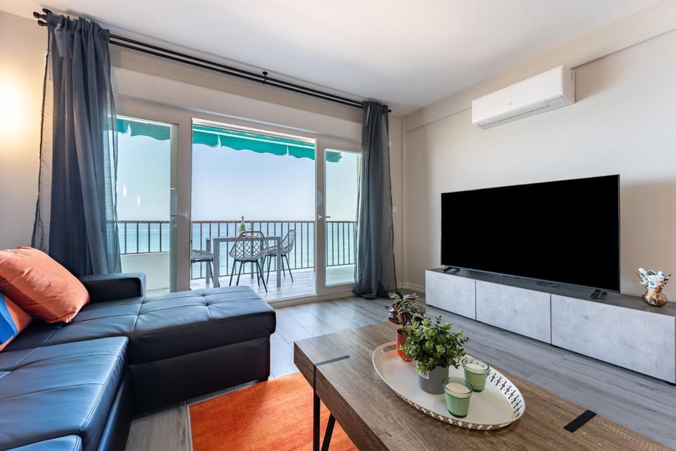 TV and multimedia, View (from property/room), Balcony/Terrace, Living room, Dining area, Evening entertainment, air conditioner