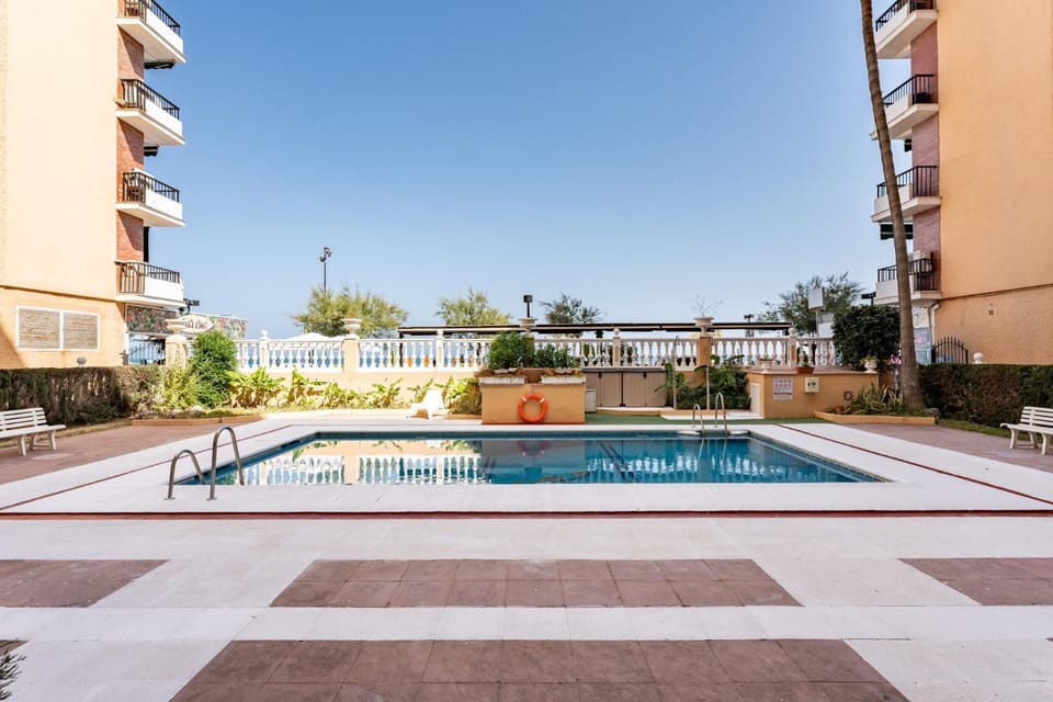 Property building, Day, Swimming pool, Swimming pool