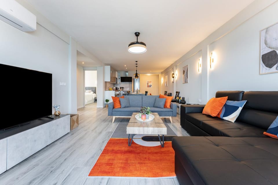 TV and multimedia, Living room, Evening entertainment, air conditioner