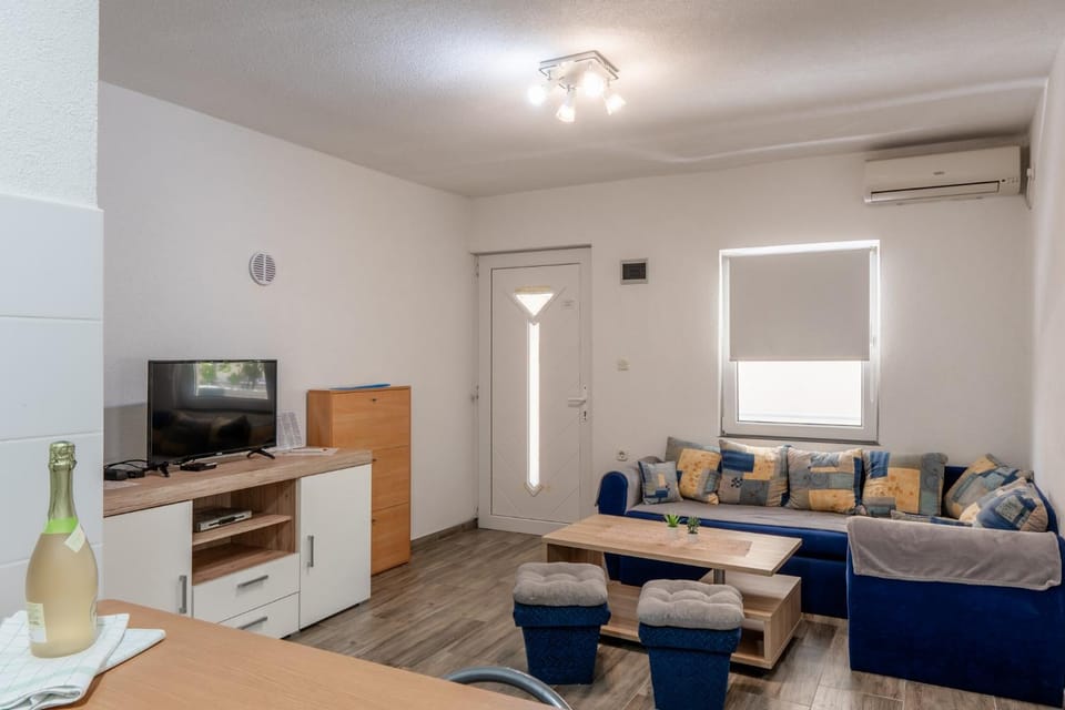 TV and multimedia, Living room, air conditioner