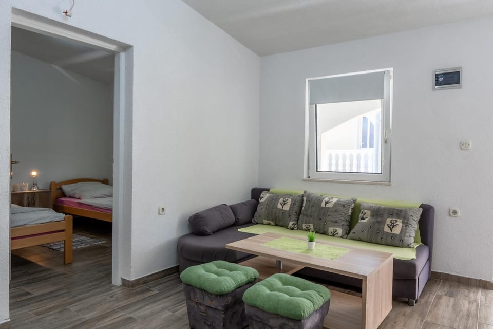Bed, Living room