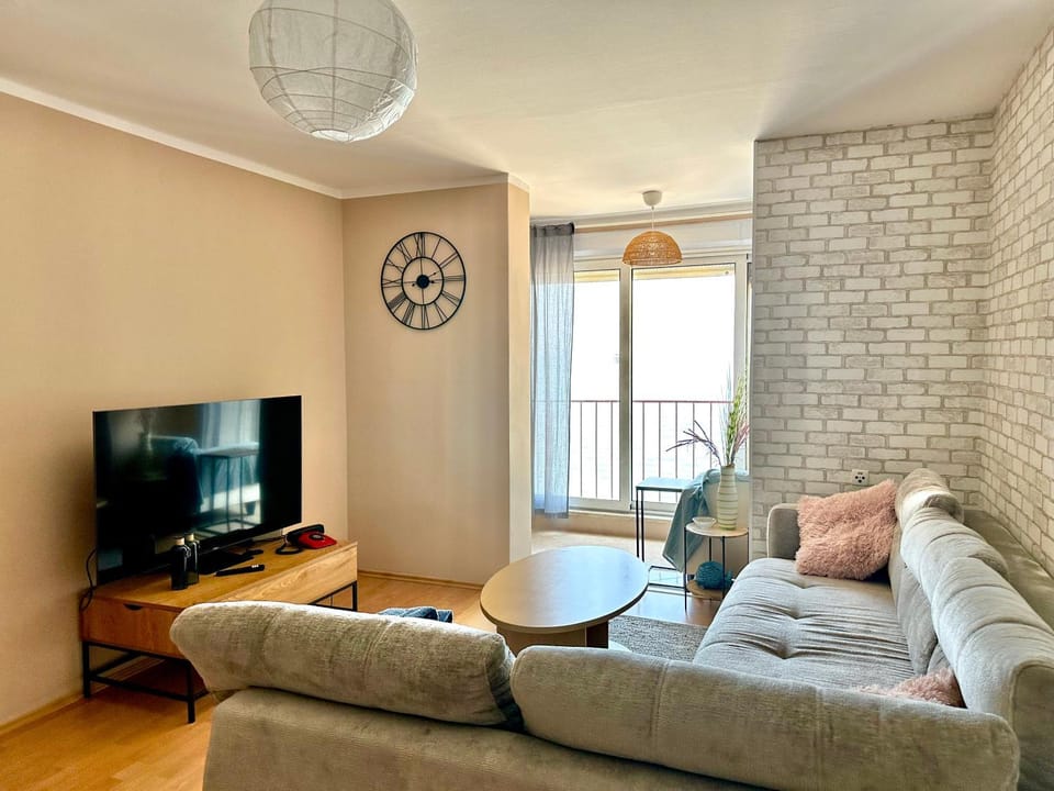 Communal lounge/ TV room, TV and multimedia, Living room