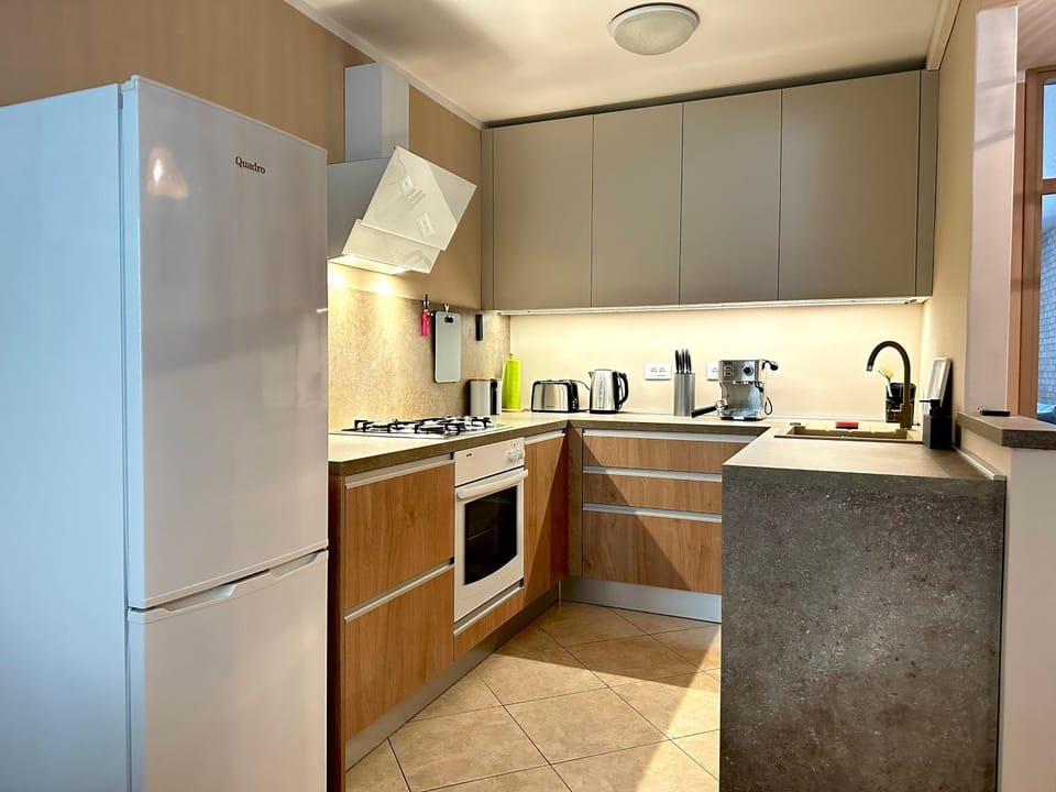 Coffee/tea facilities, Kitchen or kitchenette, dishwasher, oven, stove, toaster