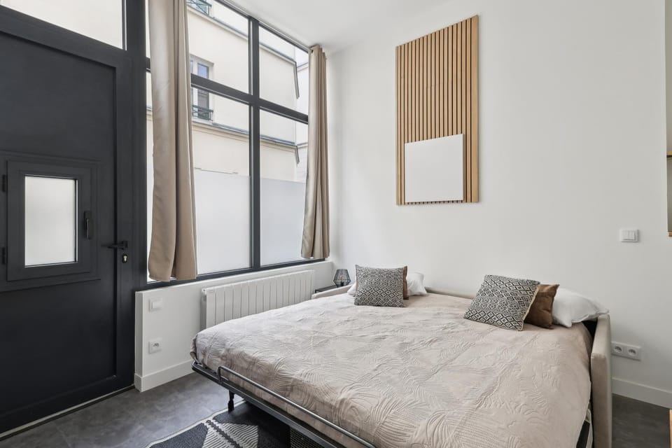 Bed, Living room