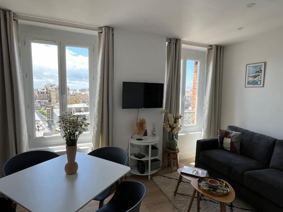 Le Bellevue Apartment in Granville