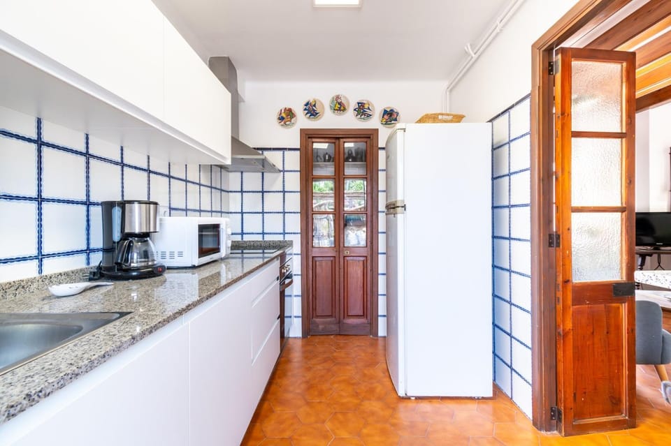 Property building, Kitchen or kitchenette, Living room