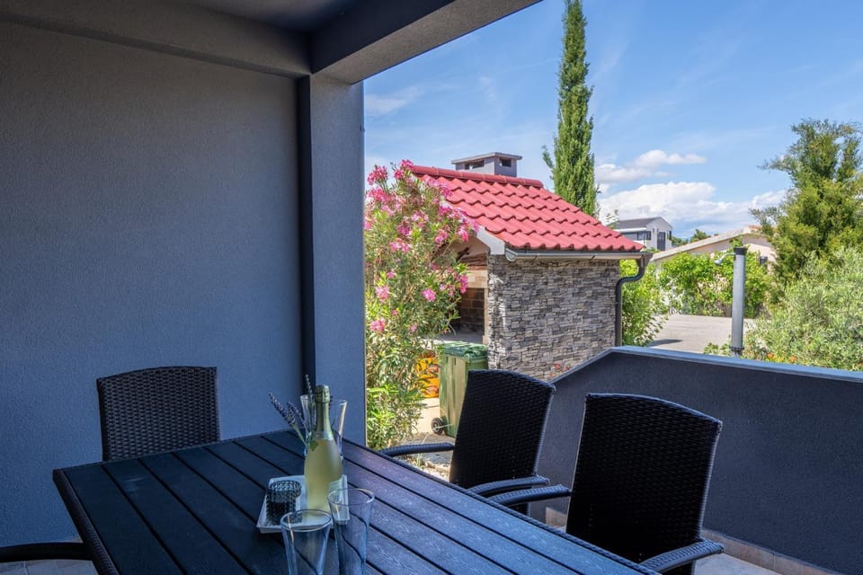 Patio, Day, Balcony/Terrace