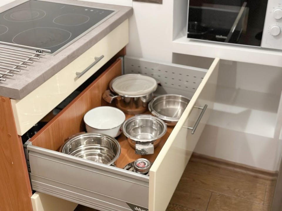 Kitchen or kitchenette, Food and drinks, Food