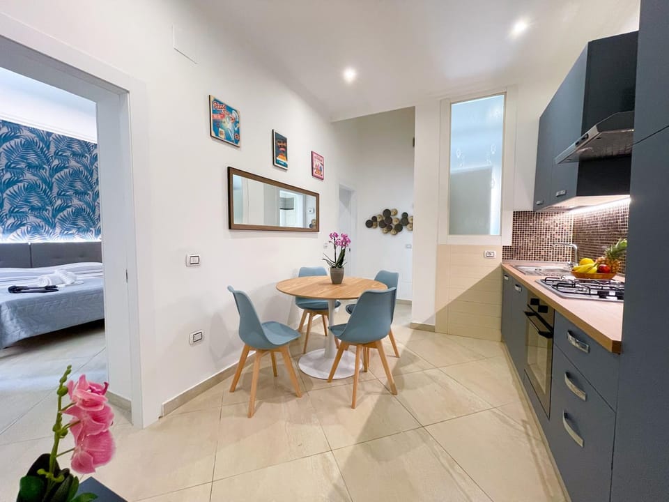 Bed, Kitchen or kitchenette, Living room, Photo of the whole room, Seating area, Dining area, Bedroom