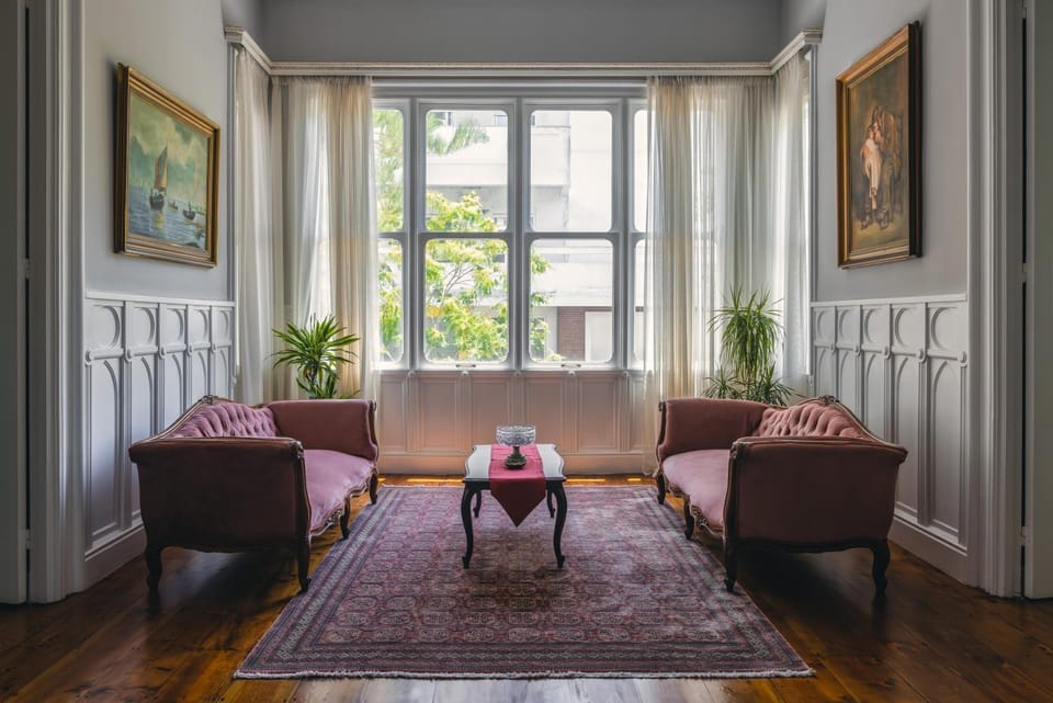 Living room, Seating area