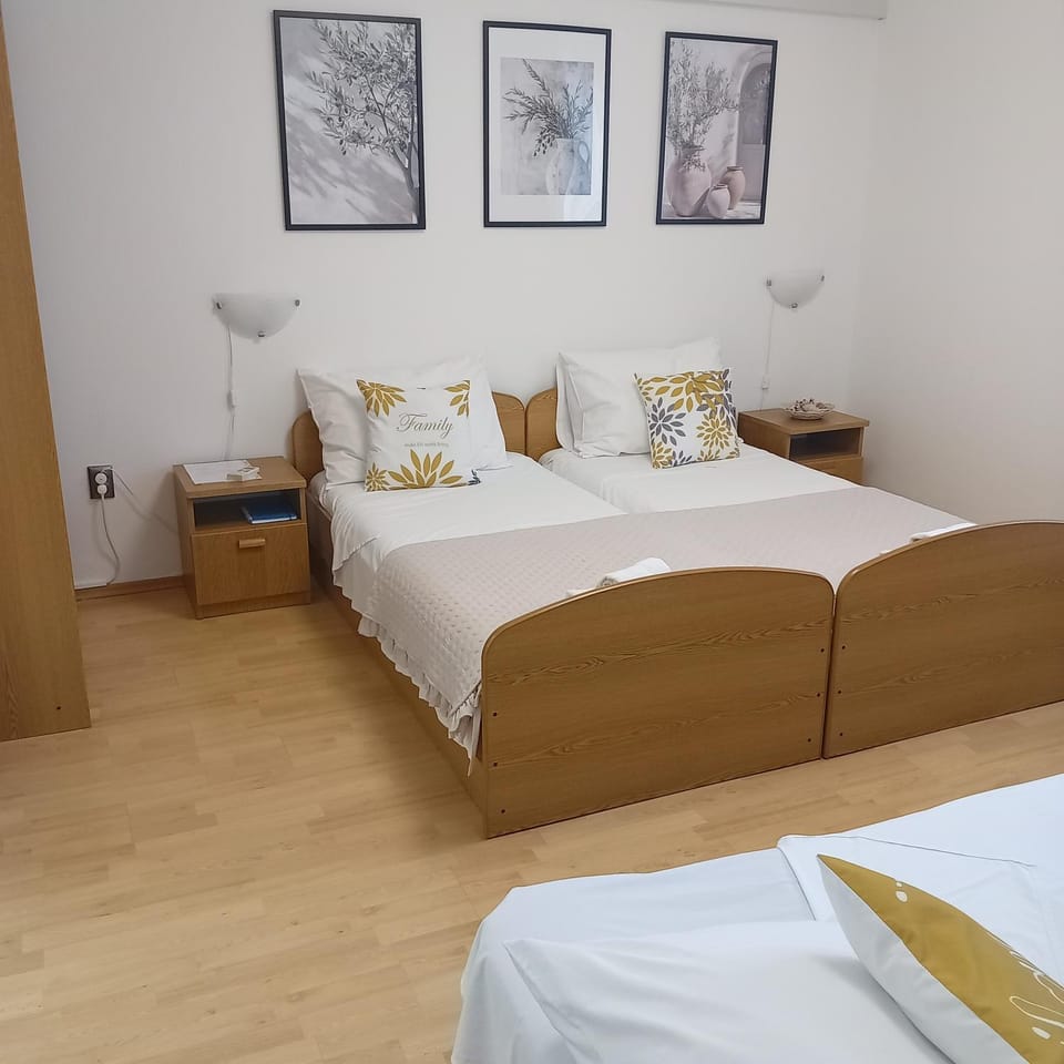 Bedroom, Family
