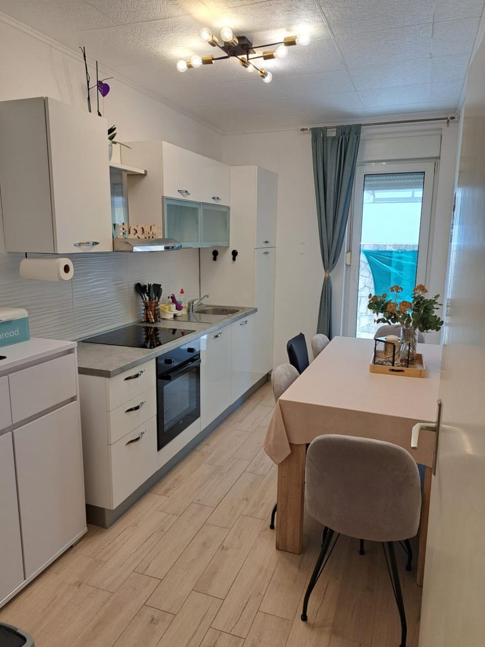 Kitchen or kitchenette, Dining area, dishwasher, oven, stove