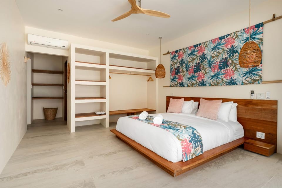 Photo of the whole room, Bedroom