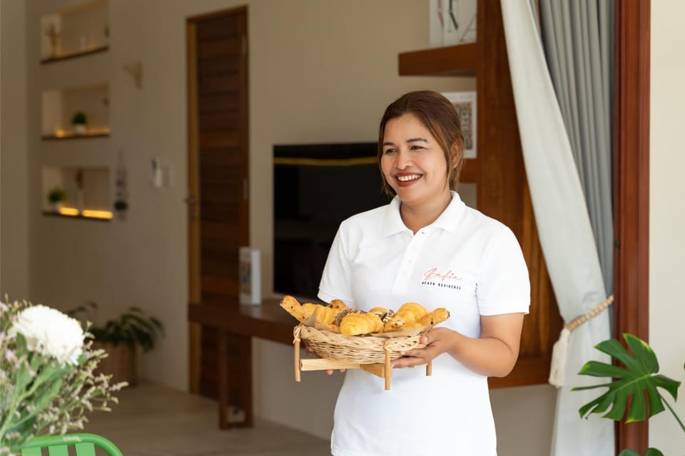 Staff, Food and drinks