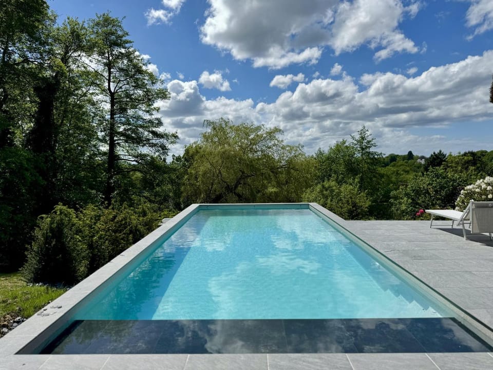 Day, Natural landscape, Pool view, Swimming pool, Swimming pool, sunbed