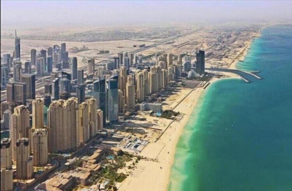 Stunning Apartment, Partial Sea View, Canal Marina View, 5 min walk To JBR Beach and METRO Apartment in Dubai