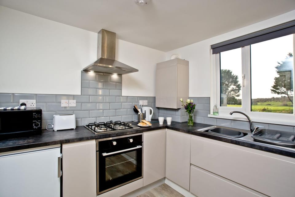 Coffee/tea facilities, Kitchen or kitchenette, microwave, pet friendly, stove, toaster