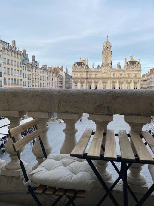 Collection Terreaux - No 5 Balcon sur place w AC Apartment in Lyon