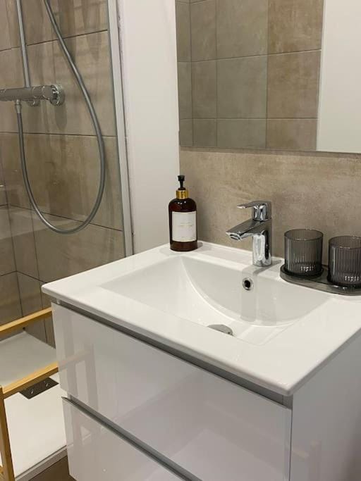Collection Terreaux - No 5 Balcon sur place w AC Apartment in Lyon