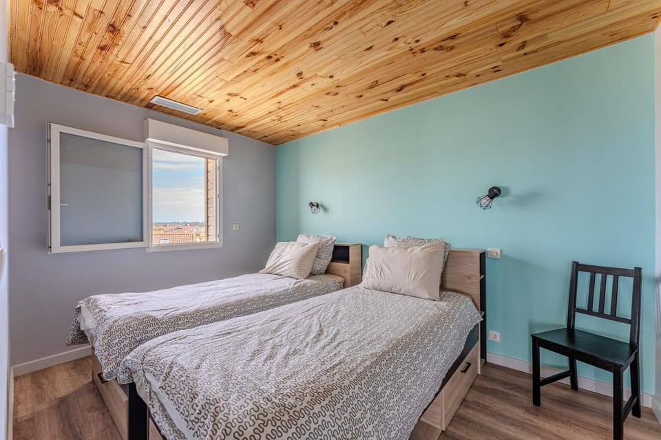 Living room, Bedroom