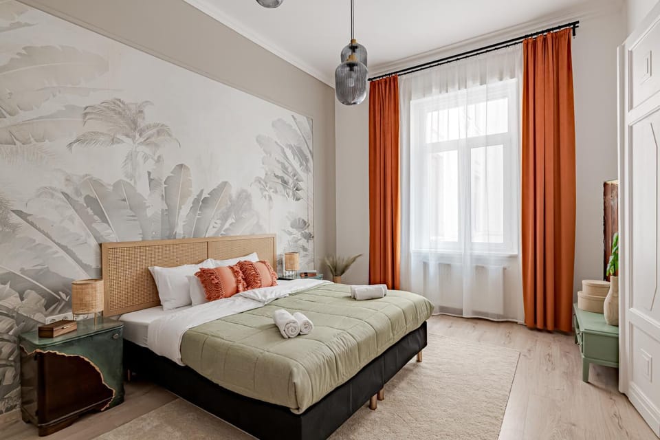 Spring, Bed, Day, Winter, Summer, Bathroom, Living room, Fitness centre/facilities, Other, Other, Photo of the whole room, Decorative detail, Decorative detail, Dining area, Bedroom, Autumn, On site, Guests, Guests, Area and facilities, Shopping Area, Seasons, Time of day, children, children, children, young children, young children, young children, older children, older children, group of guests, group of guests, cot, Family, Family, ATM, currency exchange, flat iron, furniture, furniture, hair dryier, heating, heating, internet, internet, microwave, shuttle, soundproof, storage, storage, towels, towels, wardrobe, air conditioner, air conditioner