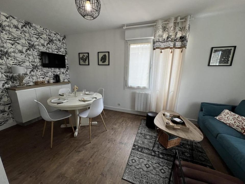 TV and multimedia, Living room, Dining area