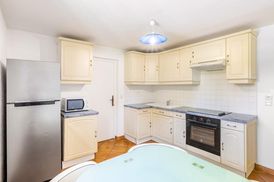 Kitchen or kitchenette, stove, toaster