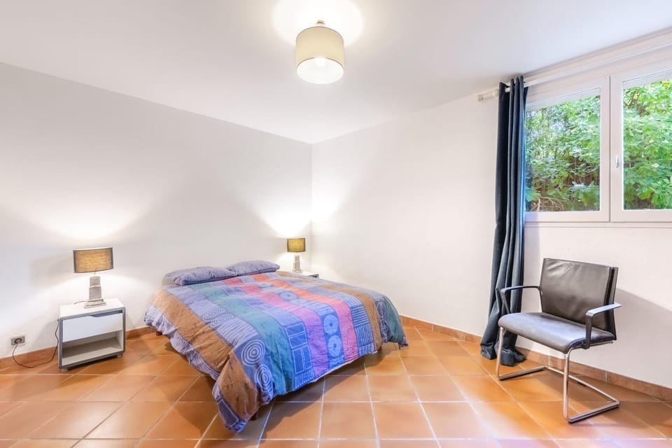 Bed, Photo of the whole room
