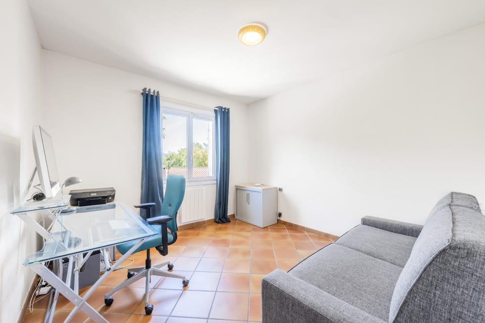 Seating area, Bedroom