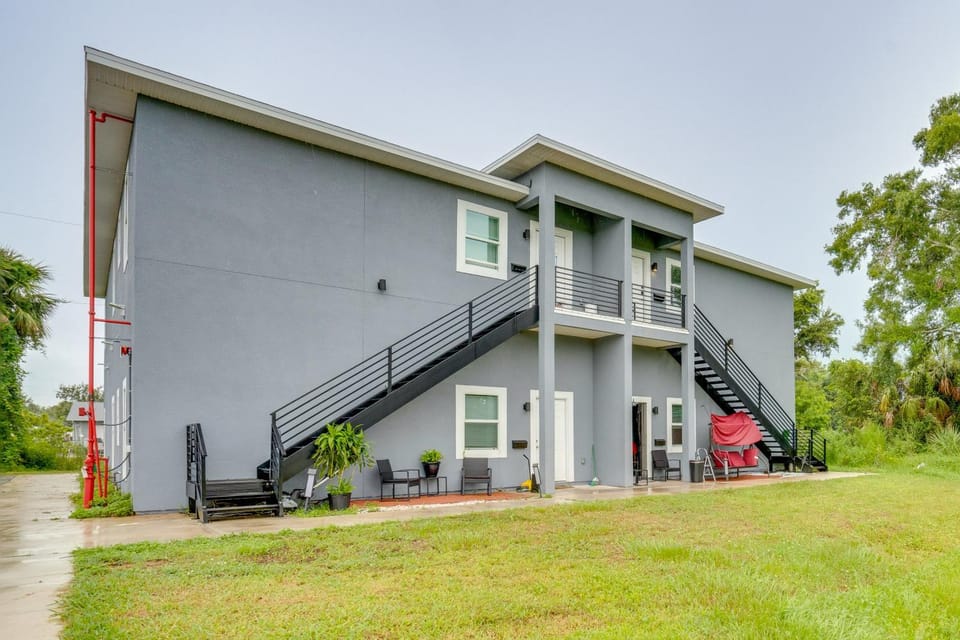 13 Mi to Beaches: Pet-Friendly Condo in Palmetto! House in Tampa Bay