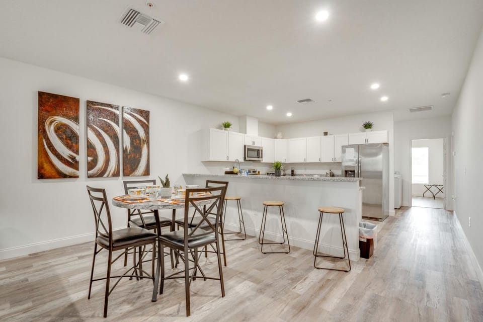 13 Mi to Beaches: Pet-Friendly Condo in Palmetto! House in Tampa Bay