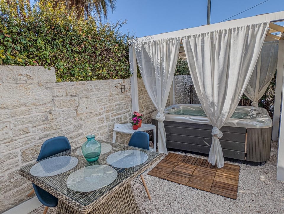 Patio, Seating area