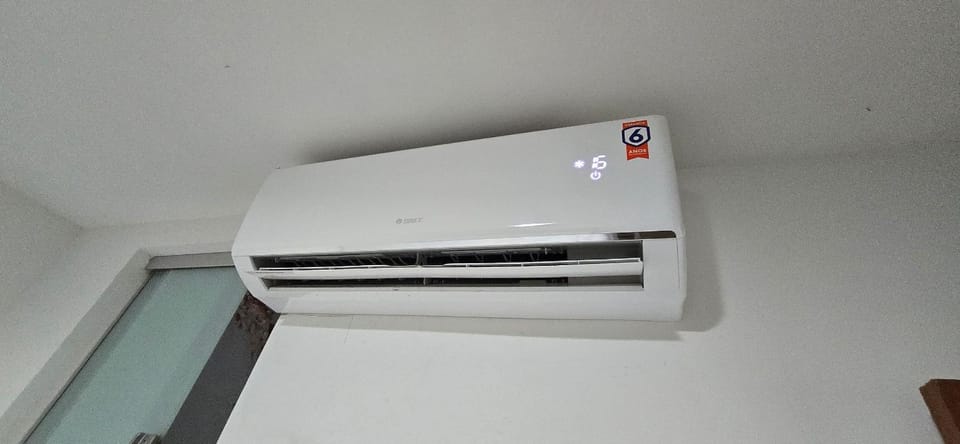 Bedroom, air conditioner