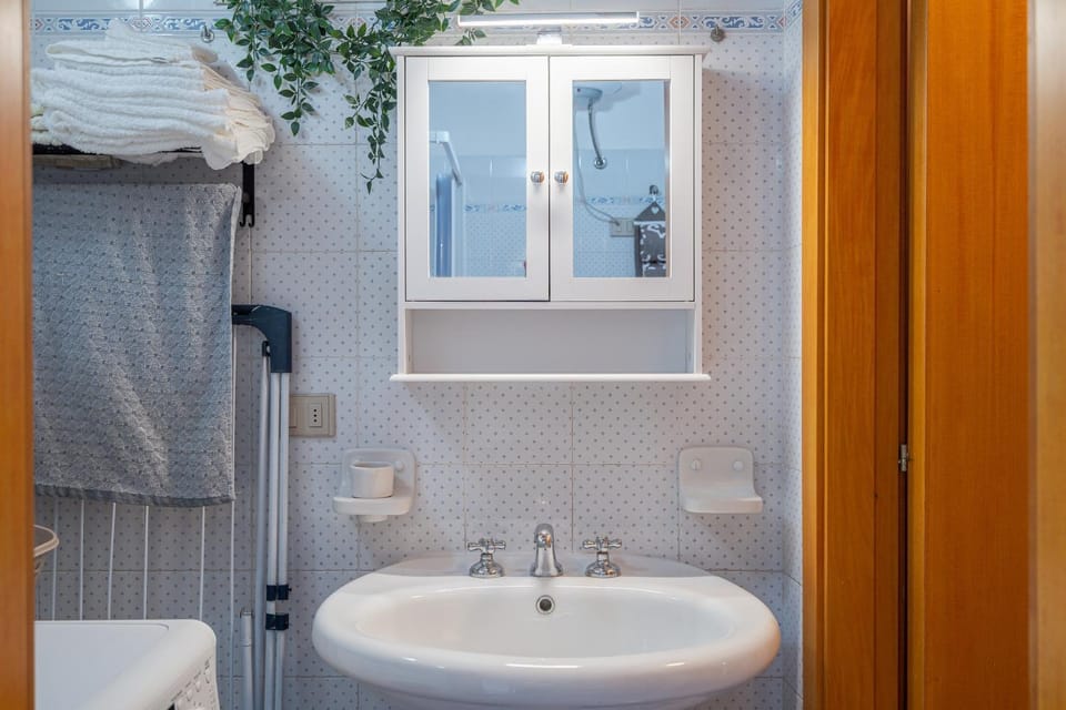 Bathroom, Living room