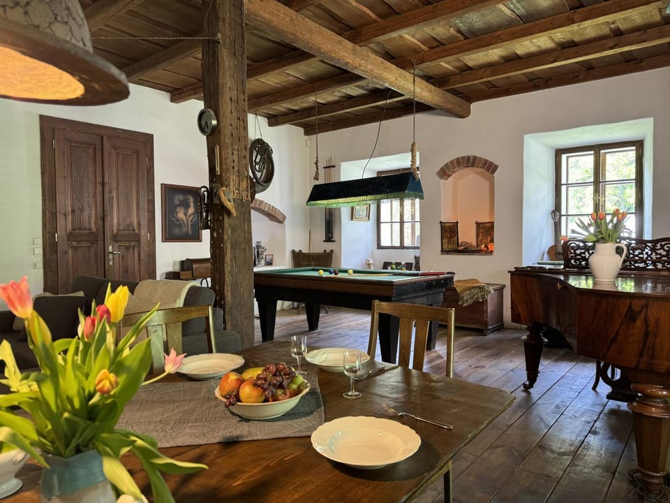 Game Room, Seating area, Dining area, Food
