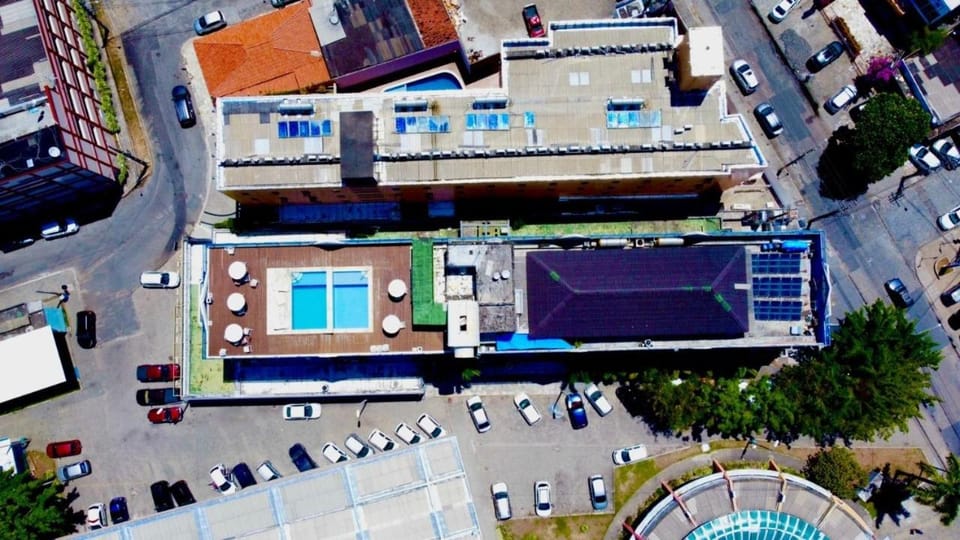 Property building, Neighbourhood, Bird's eye view, Swimming pool, Location, Parking