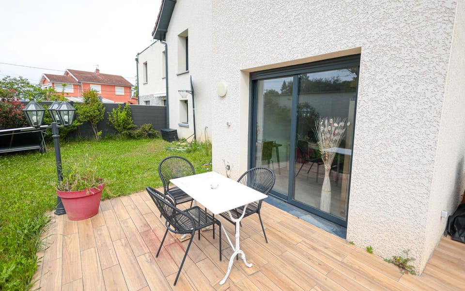 Logement cosy neuf avec jardin House in Auvergne-Rhône-Alpes