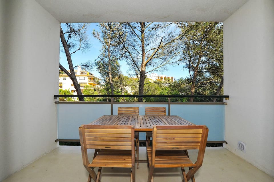 View (from property/room), Balcony/Terrace, Dining area
