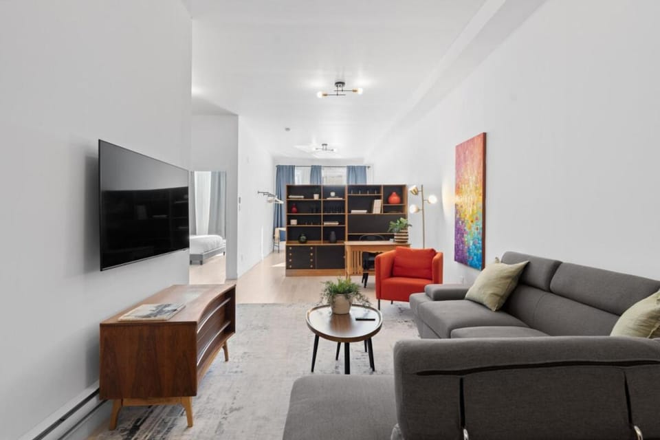 TV and multimedia, Living room, Seating area, Evening entertainment