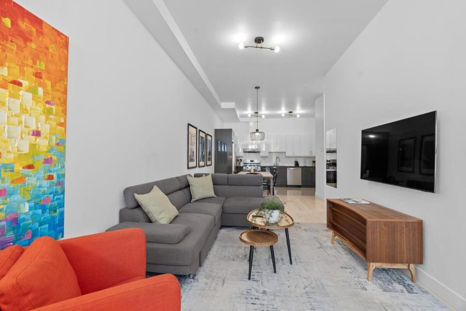 TV and multimedia, Kitchen or kitchenette, Living room, Seating area, Evening entertainment